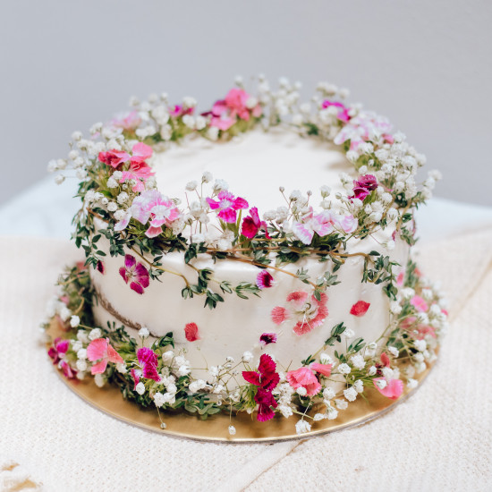 Rustic Thyme, Florals & Baby's Breath Cake