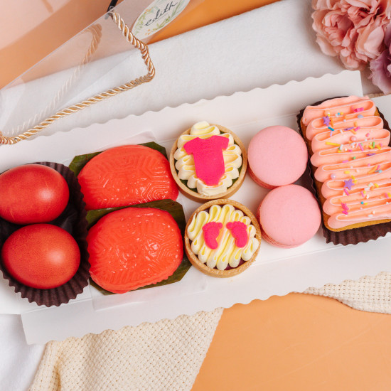 Baby Full Month Happiness Bundle (min. 6 sets)